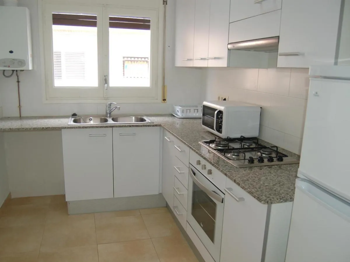Apartamento Renovado, Centrico Y Luminoso A 100M De La Playa Del Puerto, Llanca - Es-228-37 0*,  Spain