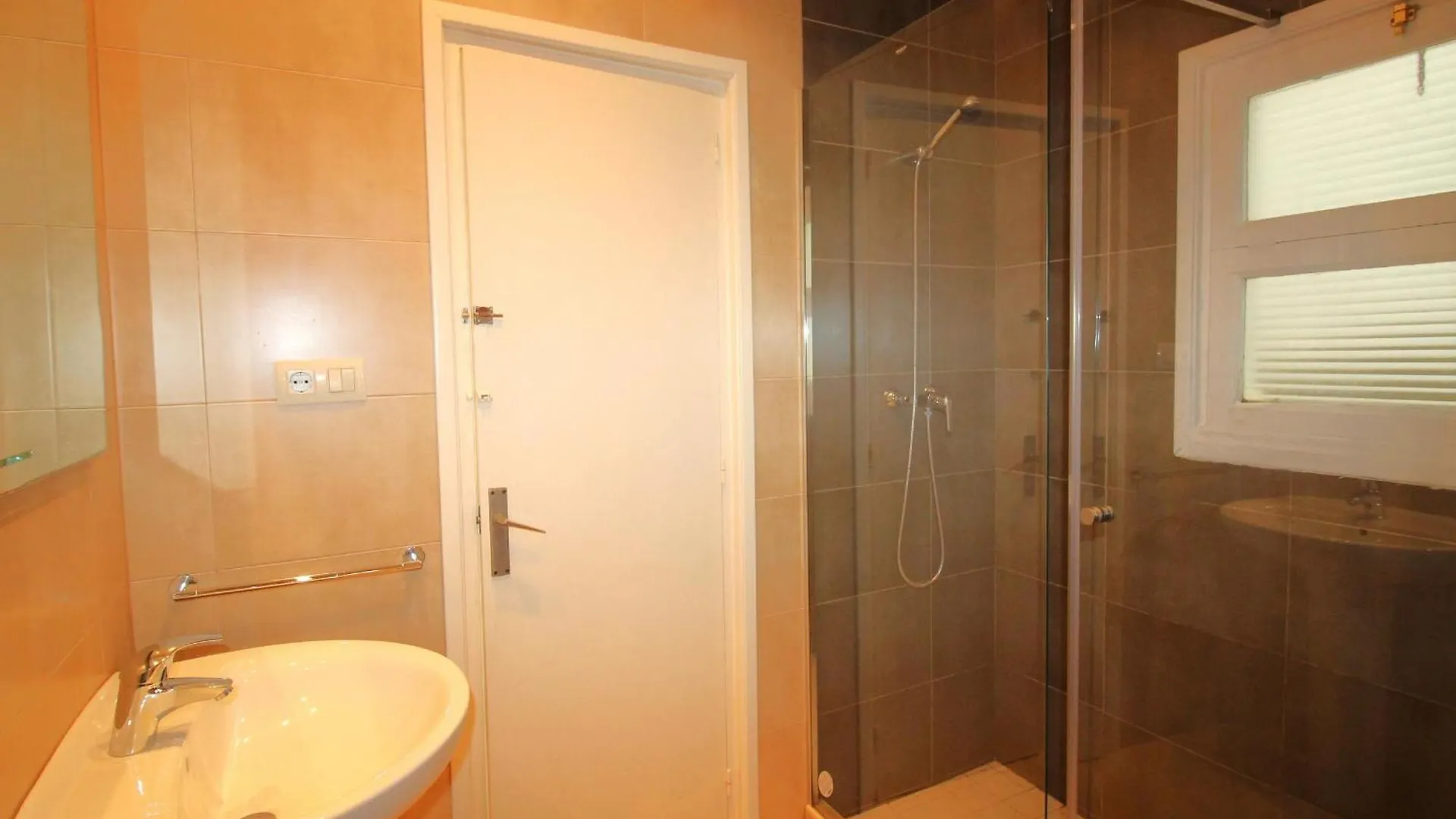 Apartment Apartamento Renovado, Centrico Y Luminoso A 100M De La Playa Del Puerto, Llanca - Es-228-37 Spain