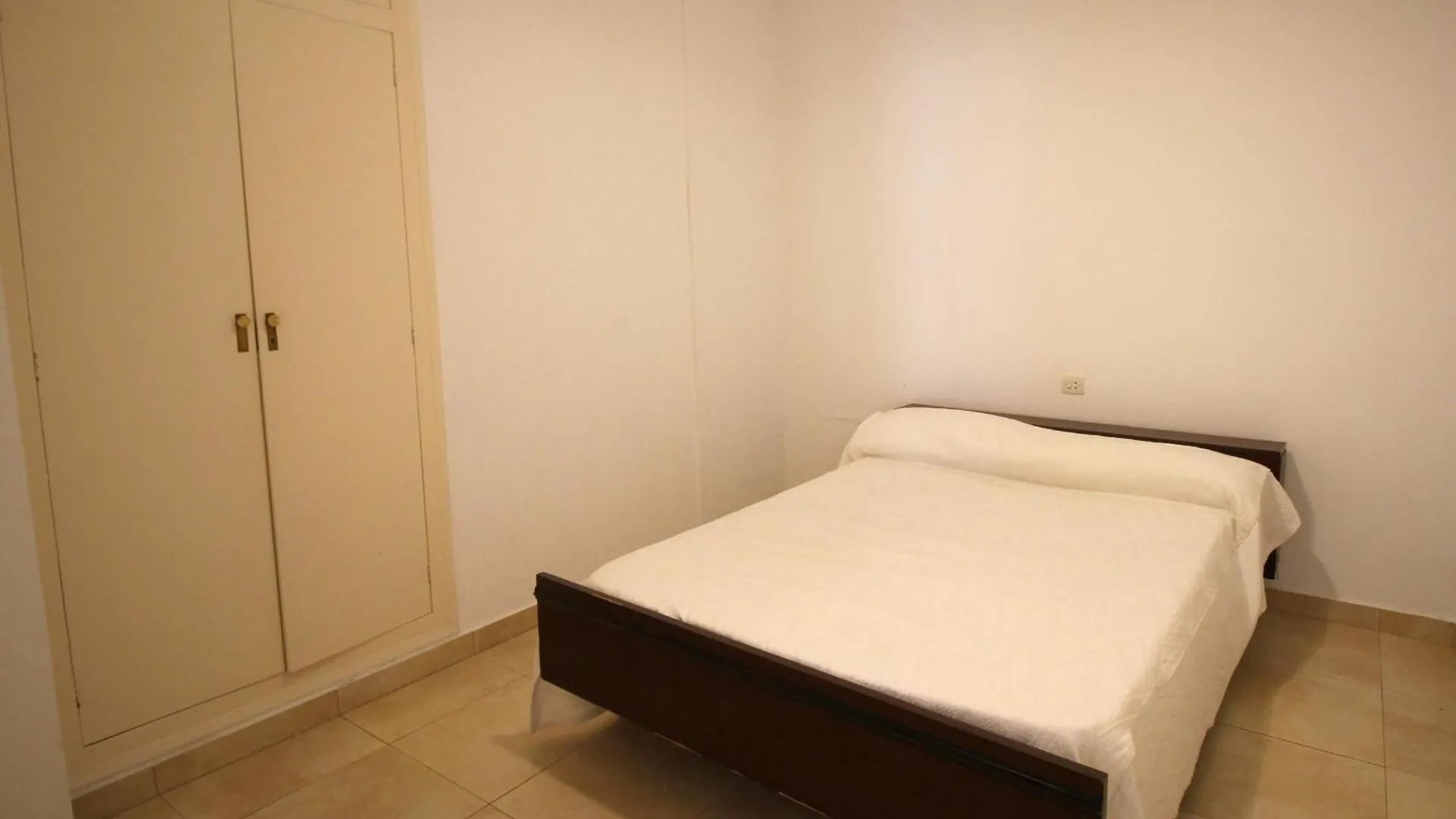 Apartamento Renovado, Centrico Y Luminoso A 100M De La Playa Del Puerto, Llanca - Es-228-37 Apartment