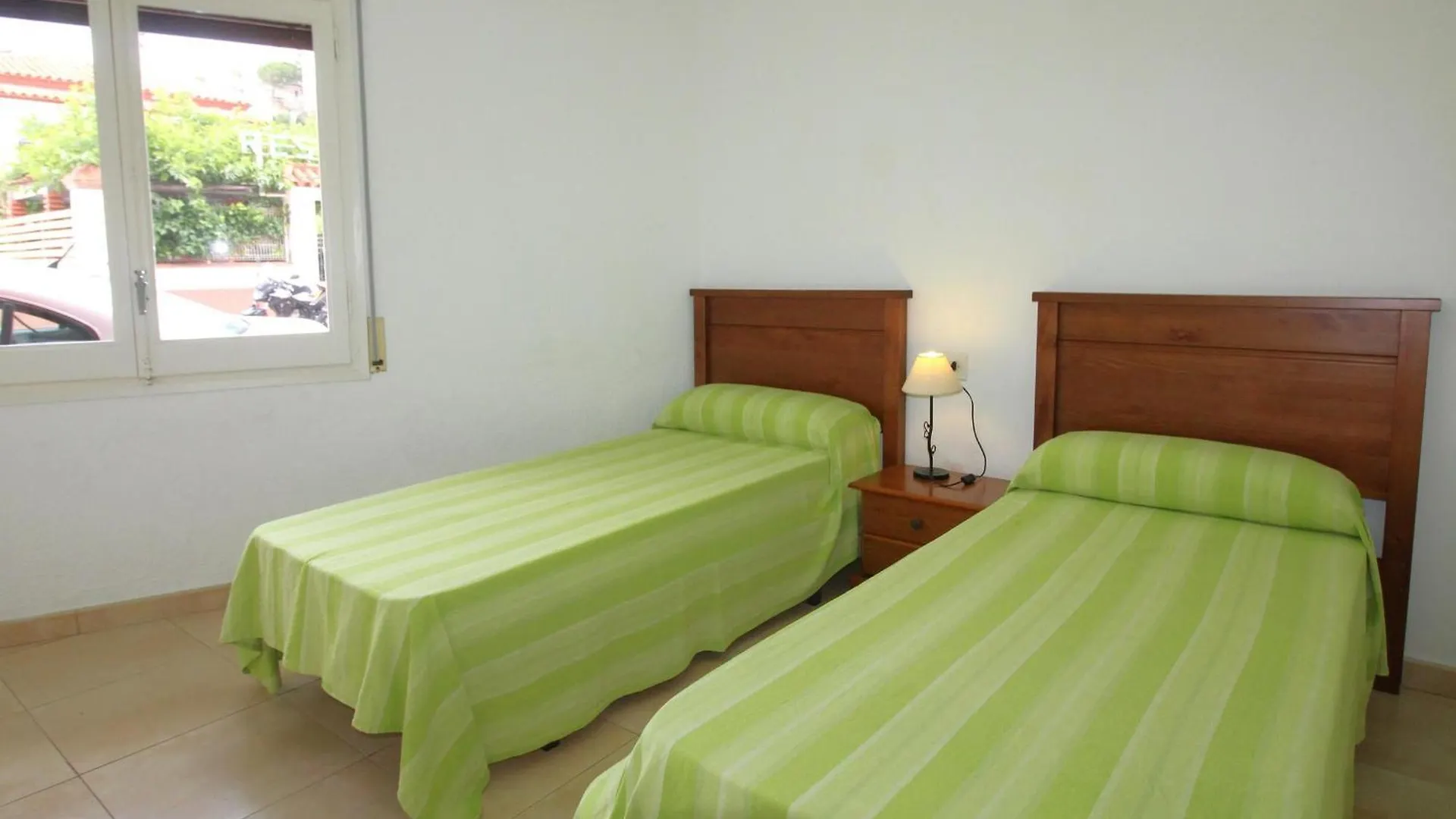 Apartment Apartamento Renovado, Centrico Y Luminoso A 100M De La Playa Del Puerto, Llanca - Es-228-37