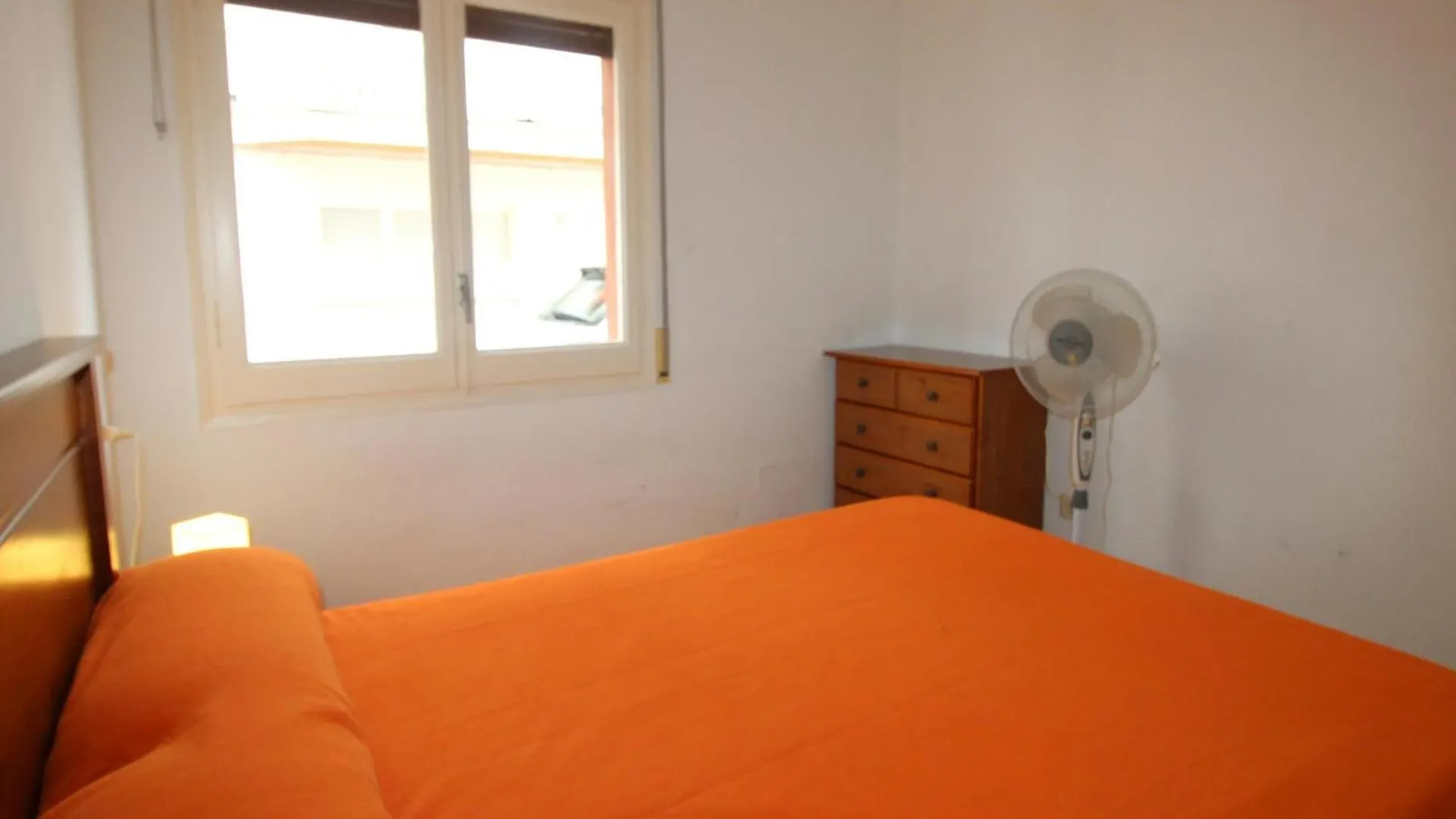 Apartamento Renovado, Centrico Y Luminoso A 100M De La Playa Del Puerto, Llanca - Es-228-37 Spain