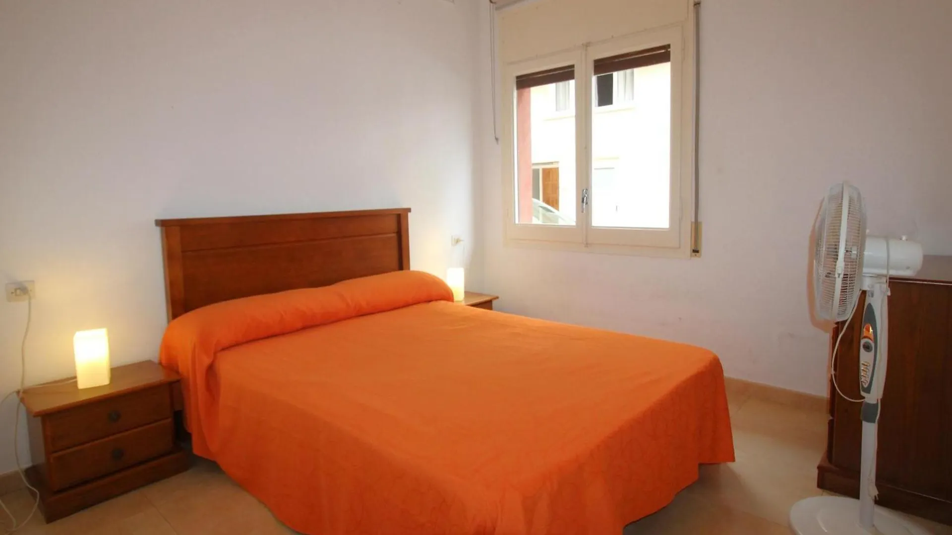 Apartamento Renovado, Centrico Y Luminoso A 100M De La Playa Del Puerto, Llanca - Es-228-37 Apartment
