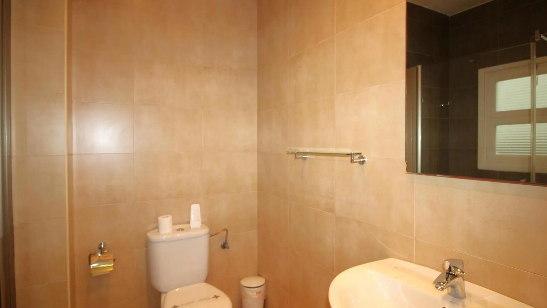 Apartamento Renovado, Centrico Y Luminoso A 100M De La Playa Del Puerto, Llanca - Es-228-37