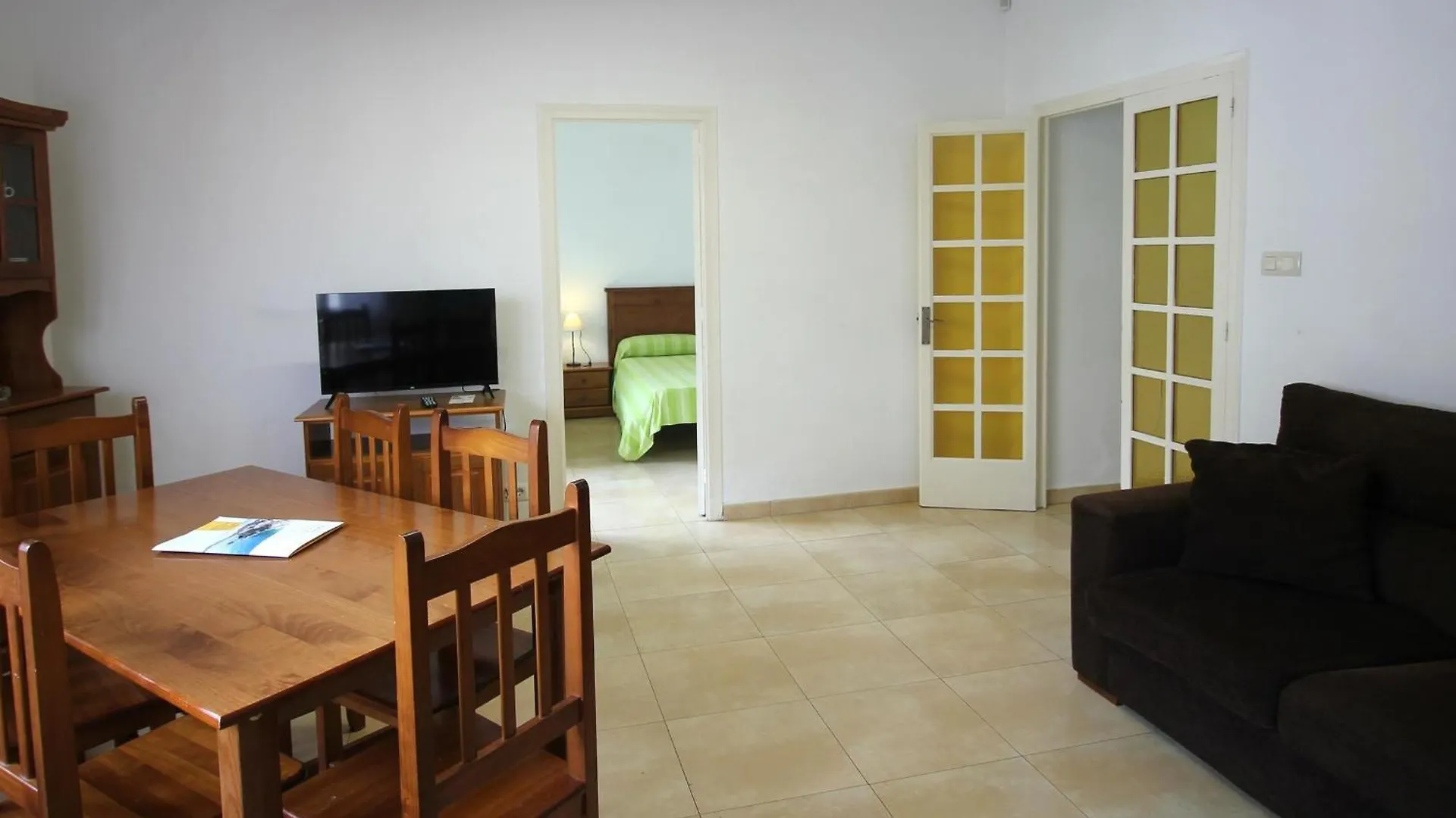 Apartment Apartamento Renovado, Centrico Y Luminoso A 100M De La Playa Del Puerto, Llanca - Es-228-37 Spain