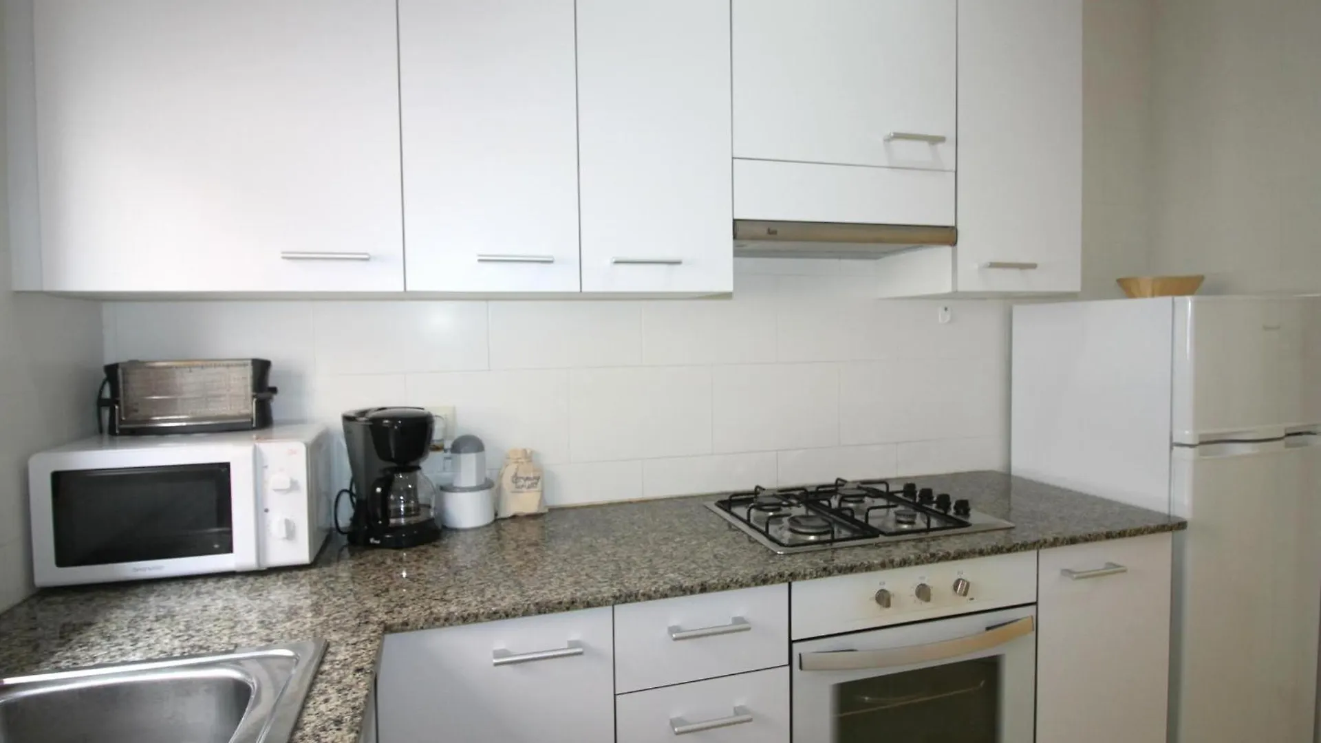 Apartamento Renovado, Centrico Y Luminoso A 100M De La Playa Del Puerto, Llanca - Es-228-37 Apartment